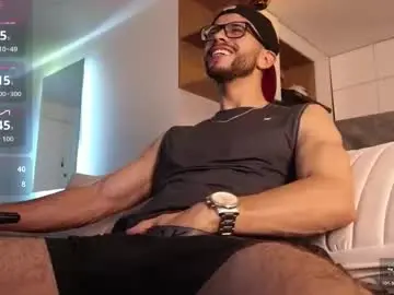 Chaturbate Best live sex cam show of phantom_bigger1