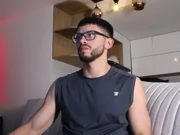 Chaturbate Free Live Porn of phantom_bigger1