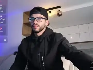 Chaturbate Free Porn Cam of phantom_bigger1