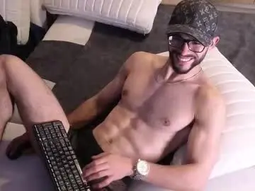 Chaturbate Free Porn Cam of phantom_bigger1