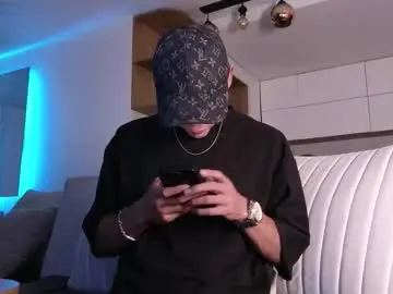 Chaturbate Free Porn Cam of phantom_bigger1