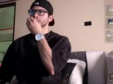 Chaturbate Sex Cam of phantom_bigger1