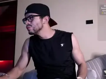 Chaturbate Live Sex of phantom_bigger1