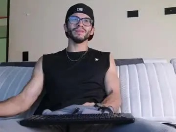 Chaturbate Live Sex of phantom_bigger1