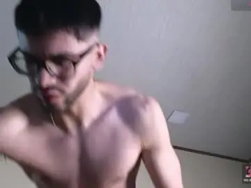 Chaturbate Live Sex of phantom_bigger1