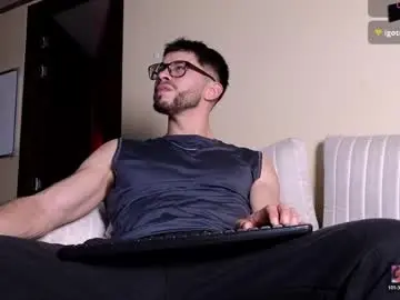 Chaturbate Best live sex cam show of phantom_bigger1