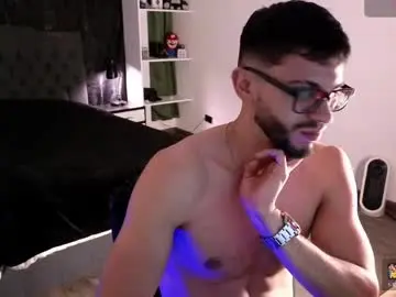 Chaturbate Nude Webcam of phantom_bigger1