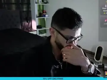 Chaturbate Nude Webcam of phantom_bigger1