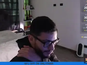 Chaturbate Free Porn Cam of phantom_bigger1