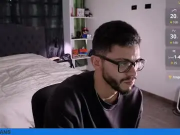 Chaturbate Best live sex cam show of phantom_bigger1