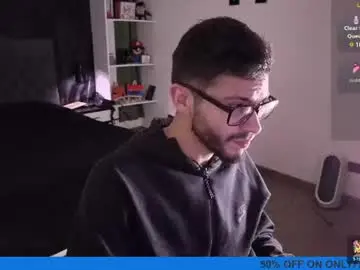 Chaturbate Live Porn of phantom_bigger1