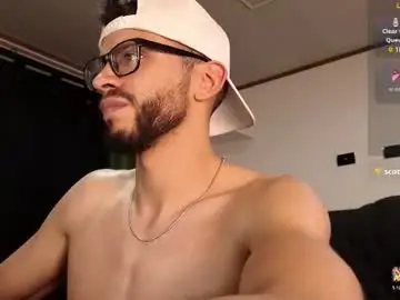 Chaturbate Live Sex of phantom_bigger1
