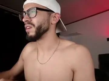 Chaturbate Live Sex Cam of phantom_bigger1