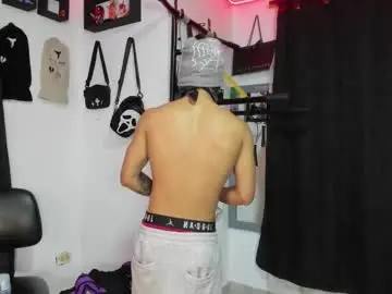 Chaturbate Live Sex Cam of bradley_strong_