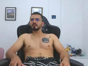 Chaturbate Best live sex cam show of alejandroo_7