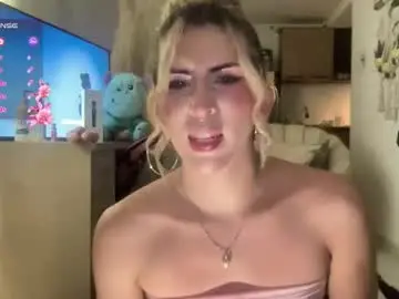 Chaturbate Live Sex Cam of isa__fox_1