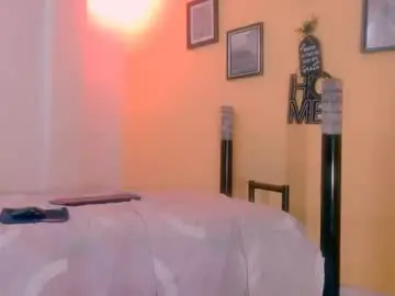 Chaturbate Live Sex Cam of miajuice18