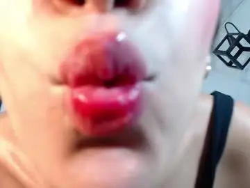 Chaturbate Live Sex Cam of juan_and_luciana