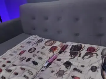 Chaturbate Live Sex Cam of flower_smith_