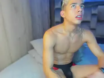Chaturbate Live Sex Cam of andrew_twink18