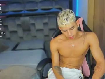 Chaturbate Live Sex Cam of andrew_twink18