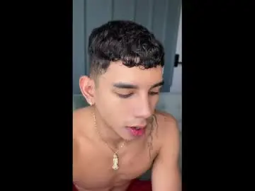Chaturbate Live Sex Cam of andrew_twink18