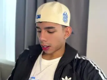 Chaturbate Free Porn Cam of andrew_twink18