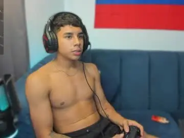 Chaturbate Live Sex Cam of andrew_twink18