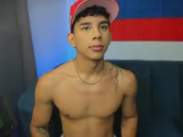 Chaturbate Live Porn of andrew_twink18