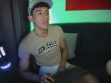 Chaturbate Live Sex Cam of andrew_twink18