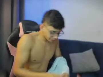Chaturbate Best live sex cam show of andrew_twink18