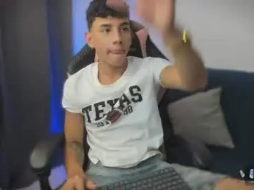 Chaturbate Live Sex Cam of andrew_twink18