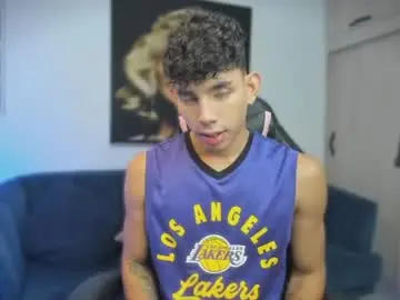 Chaturbate Live Sex Cam of andrew_twink18