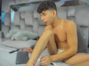 Chaturbate Free Porn Cam of andrew_twink18