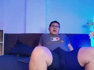Chaturbate Live Sex Cam of thiiago_saenz