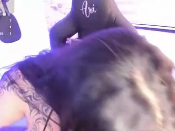 Chaturbate Live Sex Cam of i_am_ari