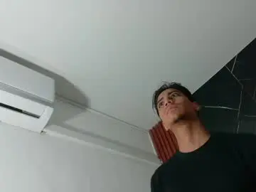 Chaturbate Live Sex Cam of angelo000000000000000x