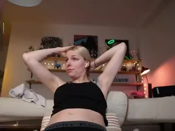 Chaturbate Free Porn Cam of yourprettykate_