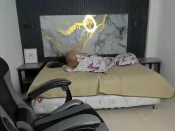 Chaturbate Nude Webcam of dark_desiree18