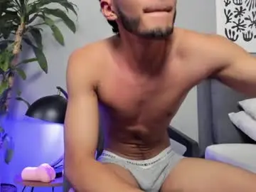 Chaturbate Live Sex Cam of tyler_fox_