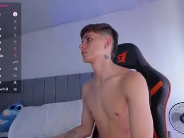 Chaturbate Free Porn Cam of dustinlevine