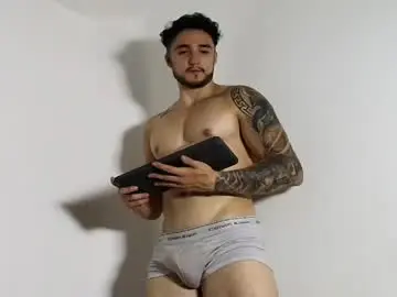 Chaturbate Free Porn Cam of latinboyvip_