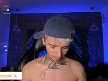 Chaturbate Live Sex Cam of ian_castillo_