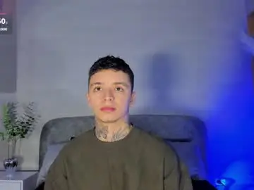 Chaturbate Live Sex Cam of ian_castillo_