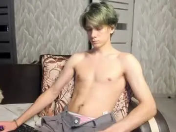 Chaturbate Live Sex Cam of milkiwy