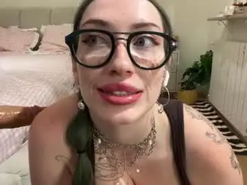 Chaturbate Free Live Porn of kellyberry__