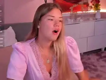 Chaturbate Live Sex Cam of cherry_lexi