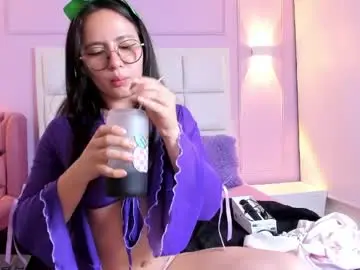 Chaturbate Live Sex Cam of bella_sumers