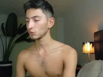 Chaturbate Live Porn of ethan_skiny_