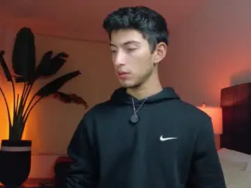 Chaturbate Live Sex of ethan_skiny_